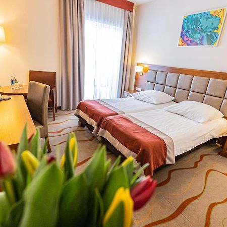 Hotel Olivia Medical Spa Skomielna Czarna Buitenkant foto