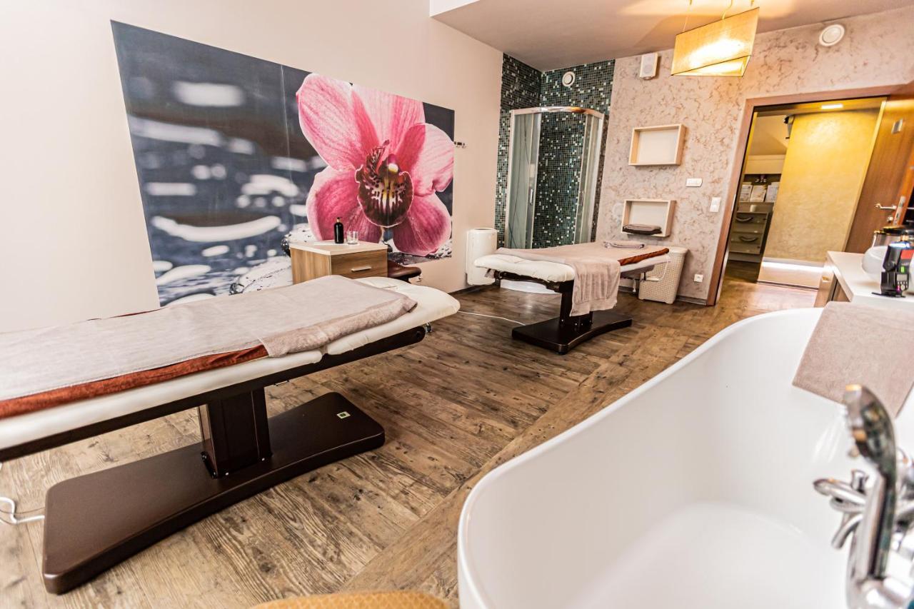 Hotel Olivia Medical Spa Skomielna Czarna Buitenkant foto
