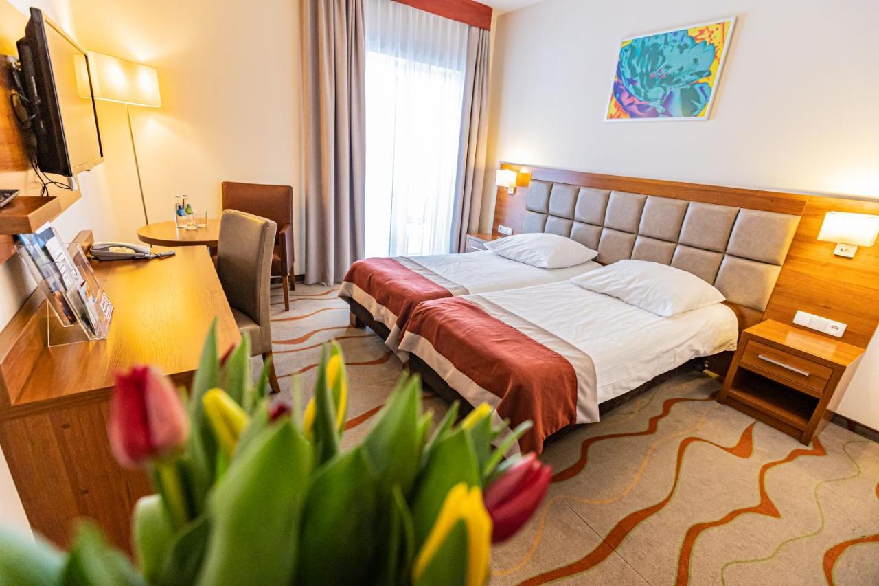 Hotel Olivia Medical Spa Skomielna Czarna Buitenkant foto
