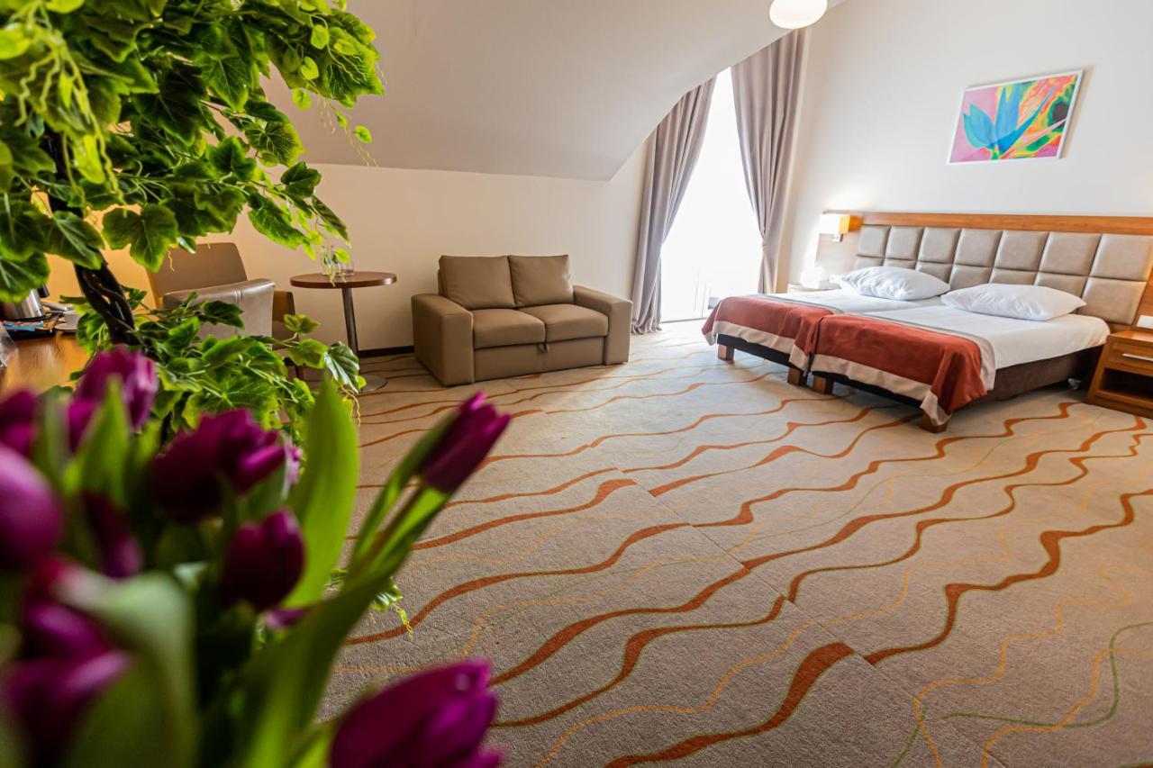 Hotel Olivia Medical Spa Skomielna Czarna Buitenkant foto