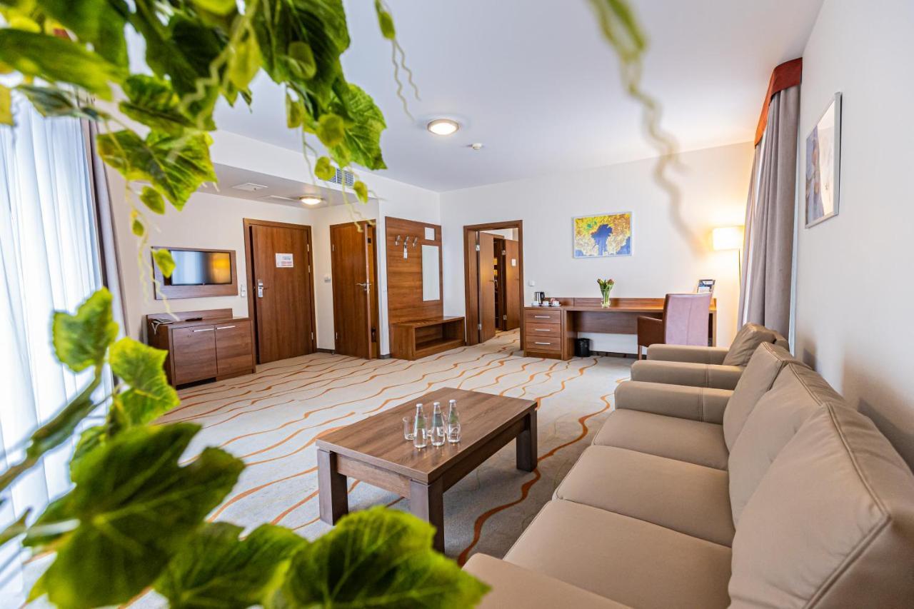 Hotel Olivia Medical Spa Skomielna Czarna Buitenkant foto