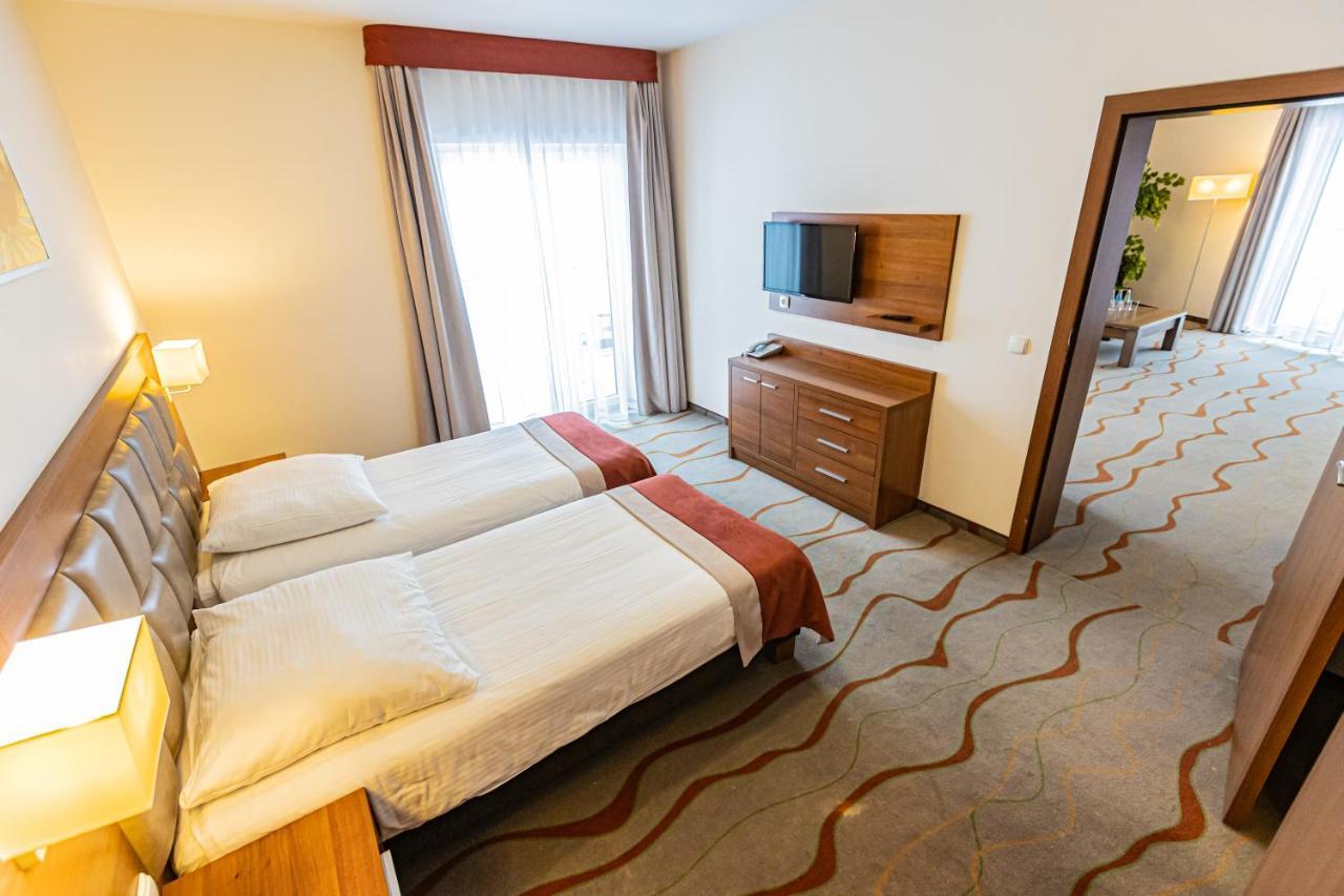 Hotel Olivia Medical Spa Skomielna Czarna Buitenkant foto