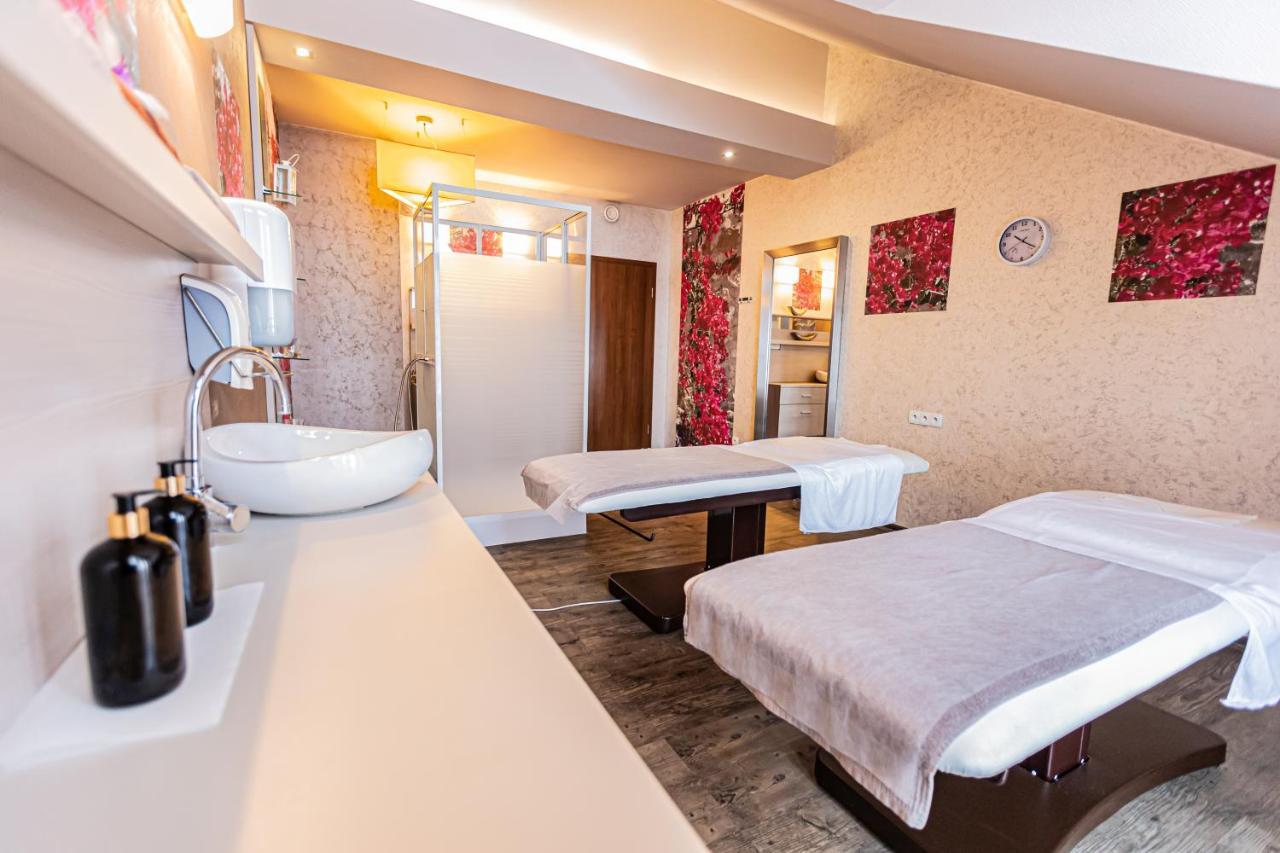 Hotel Olivia Medical Spa Skomielna Czarna Buitenkant foto