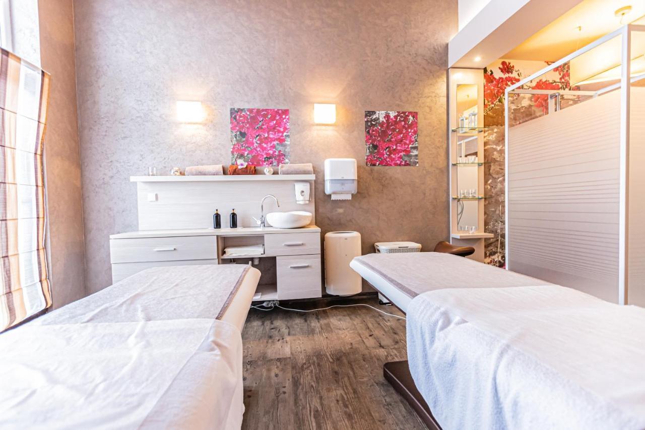 Hotel Olivia Medical Spa Skomielna Czarna Buitenkant foto