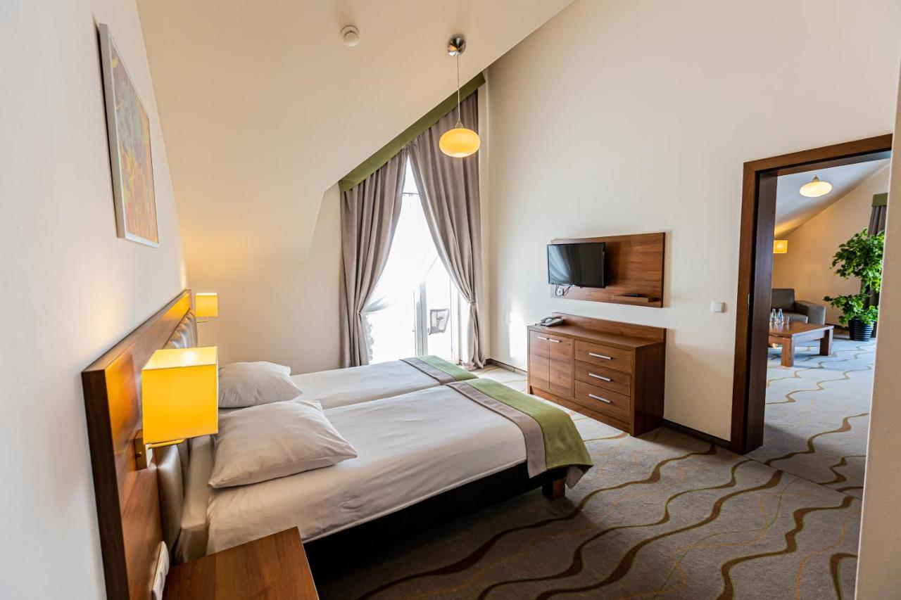 Hotel Olivia Medical Spa Skomielna Czarna Buitenkant foto