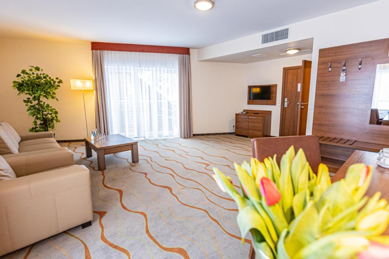 Hotel Olivia Medical Spa Skomielna Czarna Buitenkant foto