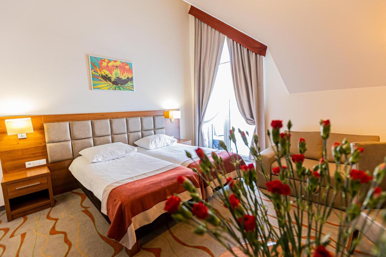 Hotel Olivia Medical Spa Skomielna Czarna Buitenkant foto