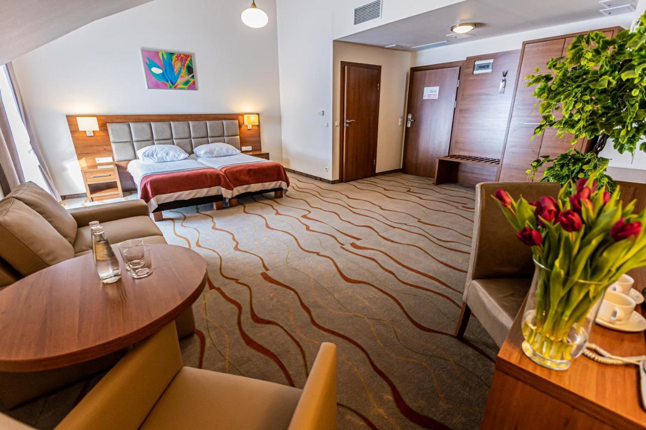 Hotel Olivia Medical Spa Skomielna Czarna Buitenkant foto