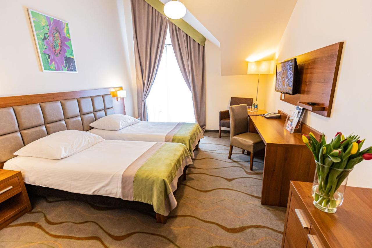 Hotel Olivia Medical Spa Skomielna Czarna Buitenkant foto